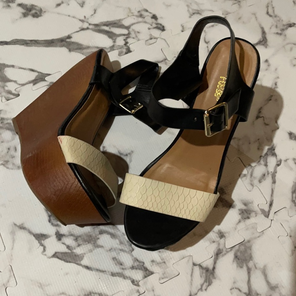 Charlotte Russe size 7 wedges
